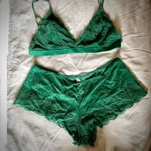 Madewell intimates emerald green lace bralette and short set, size M